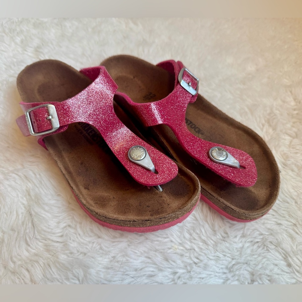 Kids Birkenstock Gizeh Sandals in Glitter Pink